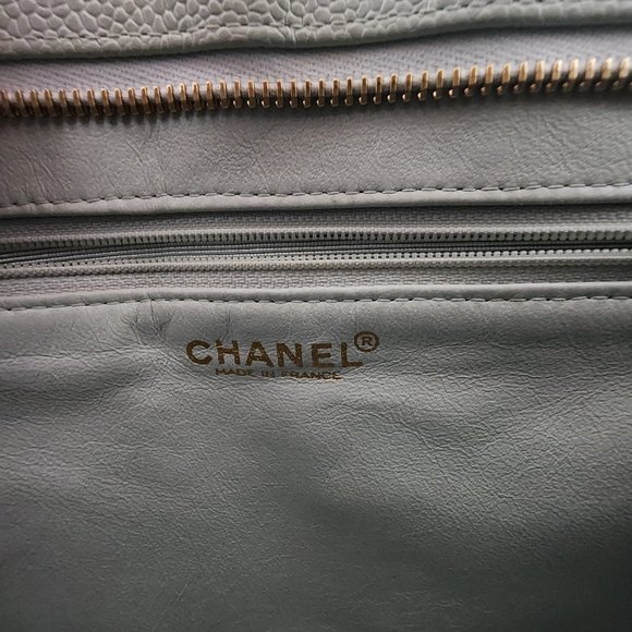 Chanel Medallion tote - Picture 4 of 10